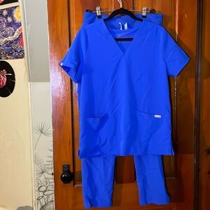 medium blue figs scrub set